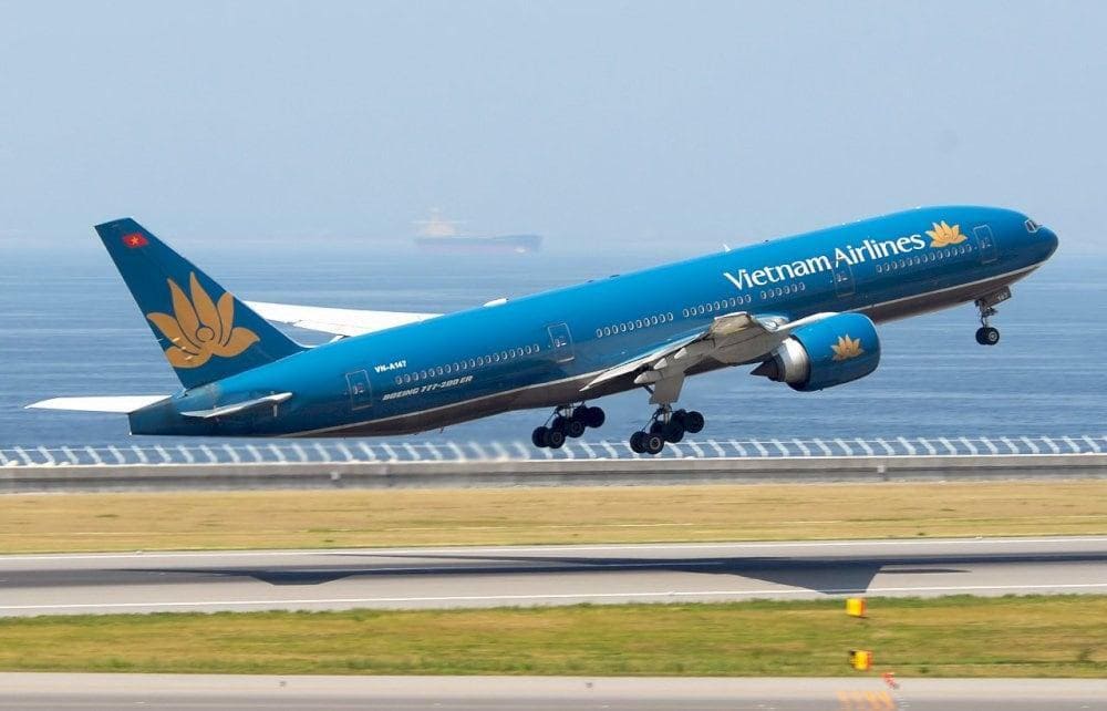 Di chuyển bằng máy bay sẽ giúp hành khách tiết kiệm tối đa thời gian và chi phí (Nguồn: Vietnam Airlines).